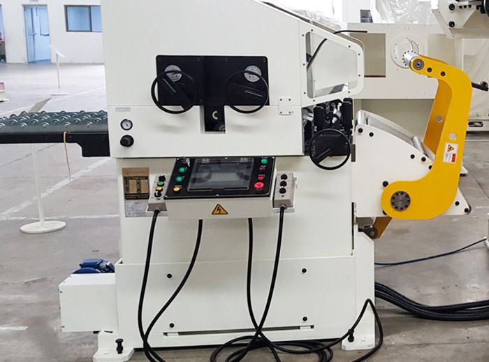 High Precision Straightening and Feeding Machine