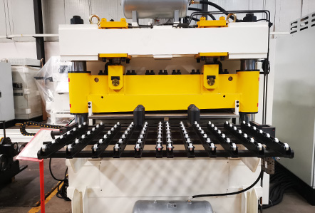 Hydraulic shearing machine (Option)