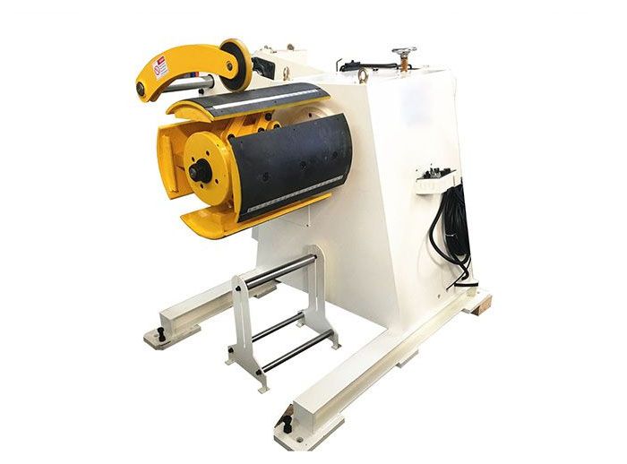 Features of Decoiler Machine