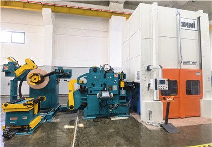 Decoiler straightener feeder 3 in 1 machine work with ZANI Servo press---SUNRUI Press Feeding Line